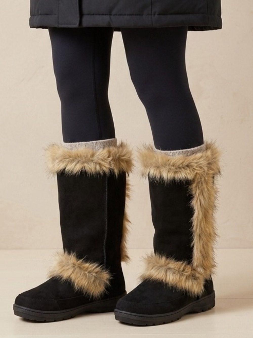 Holly Chic Black Winter Boots with Tan Fur